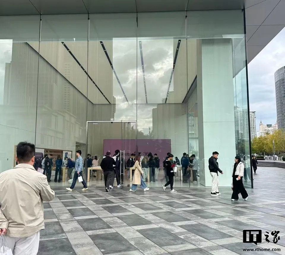 IT早报 1024:月之暗面发布 Kimi K3.1 Pro;诋毁嘲讽尊界 S800 自媒体博主向尊界道歉;华为 Pura90 Plus 开启预订;iPhone Duo 内屏膜撕下秒变亮面屏...